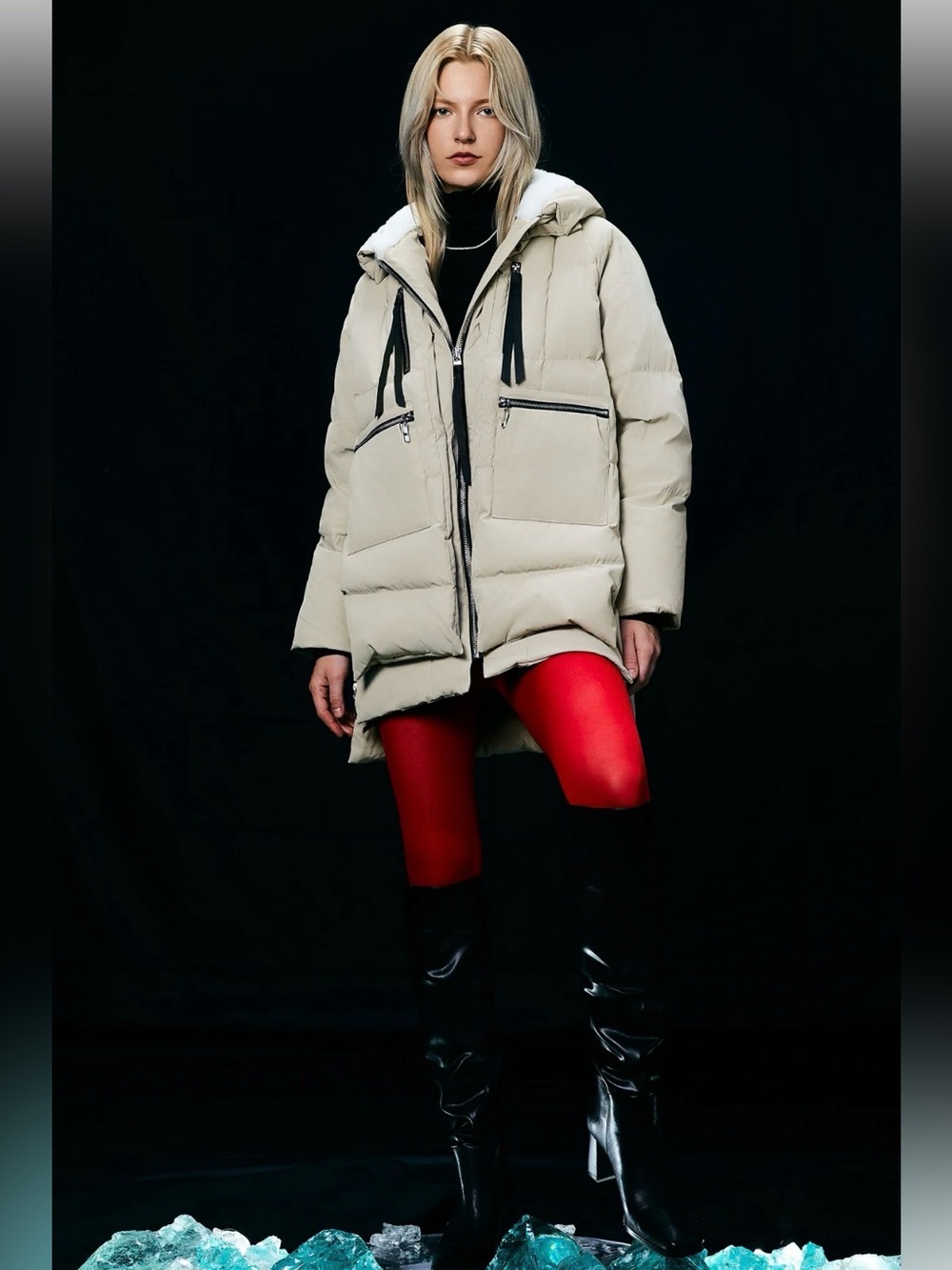 Orolay Women's Thickened Down Jacket cream Puffer Coat with Hood and Zip Pockets